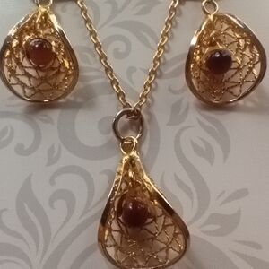 Elegant Gold and Brown Teardrop Jewelry Set